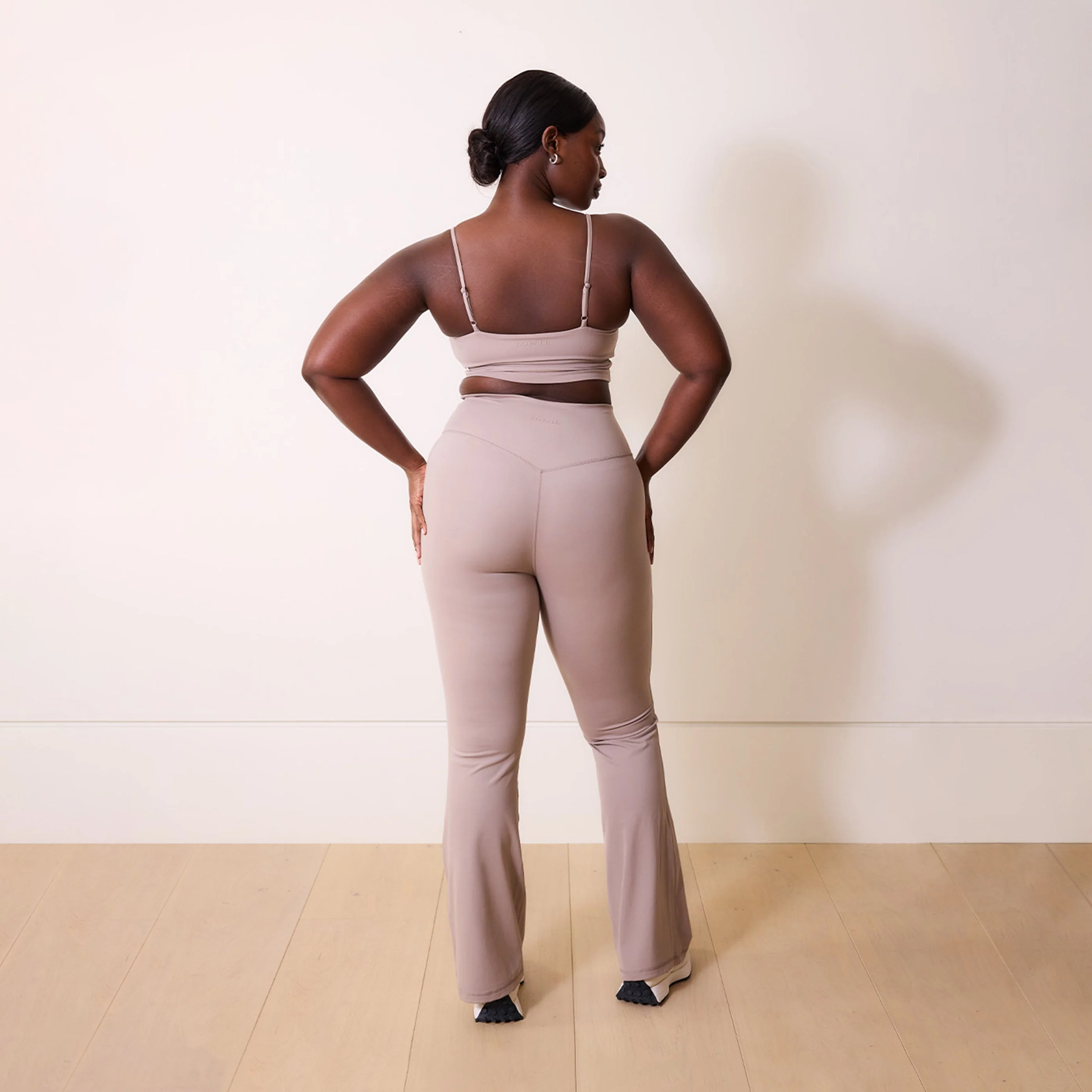 24/7 Revitalise Flare Leggings - Clay - Image 3