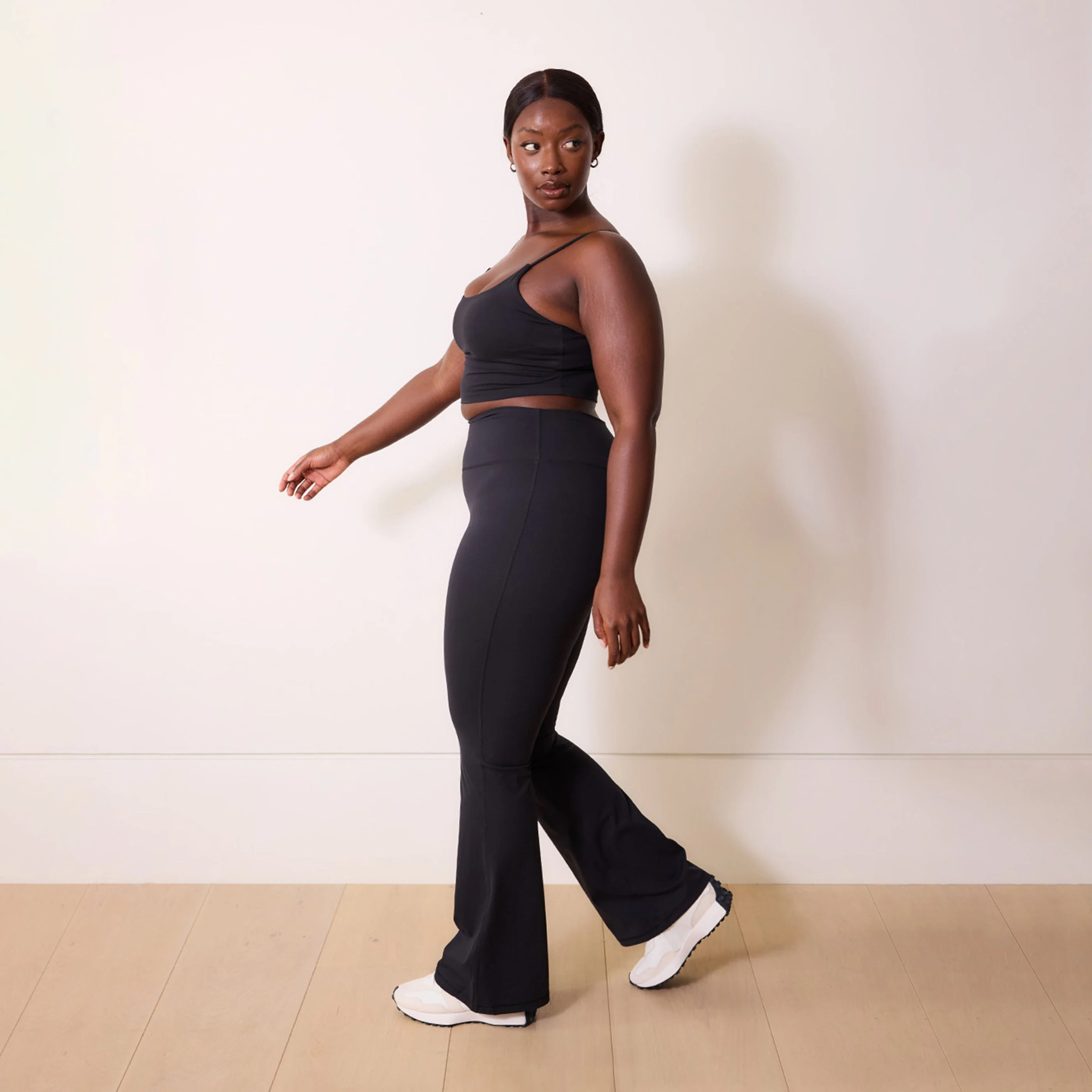 24/7 Revitalise Flare Leggings - Midnight Black - Image 5
