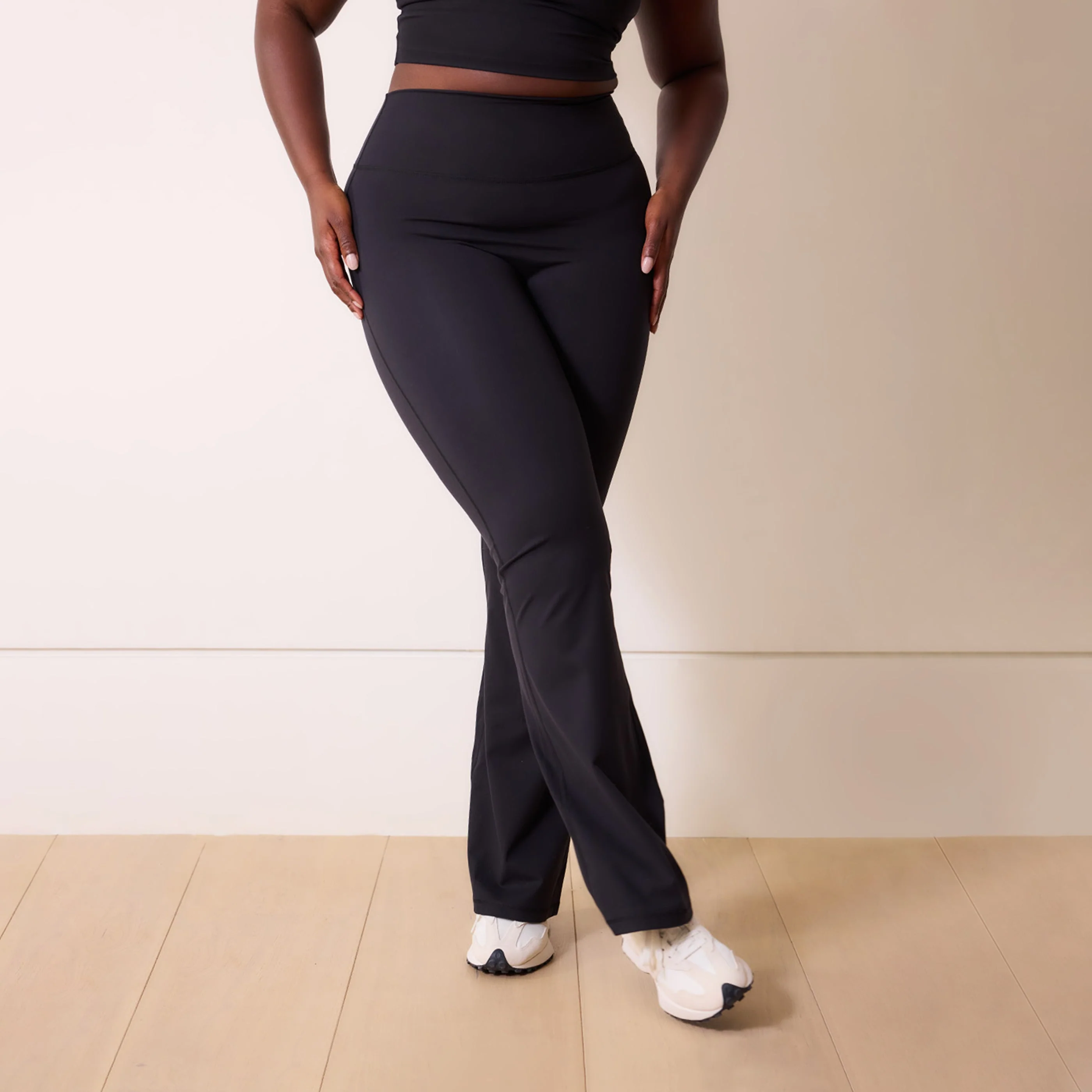 24/7 Revitalise Flare Leggings - Midnight Black - Image 6