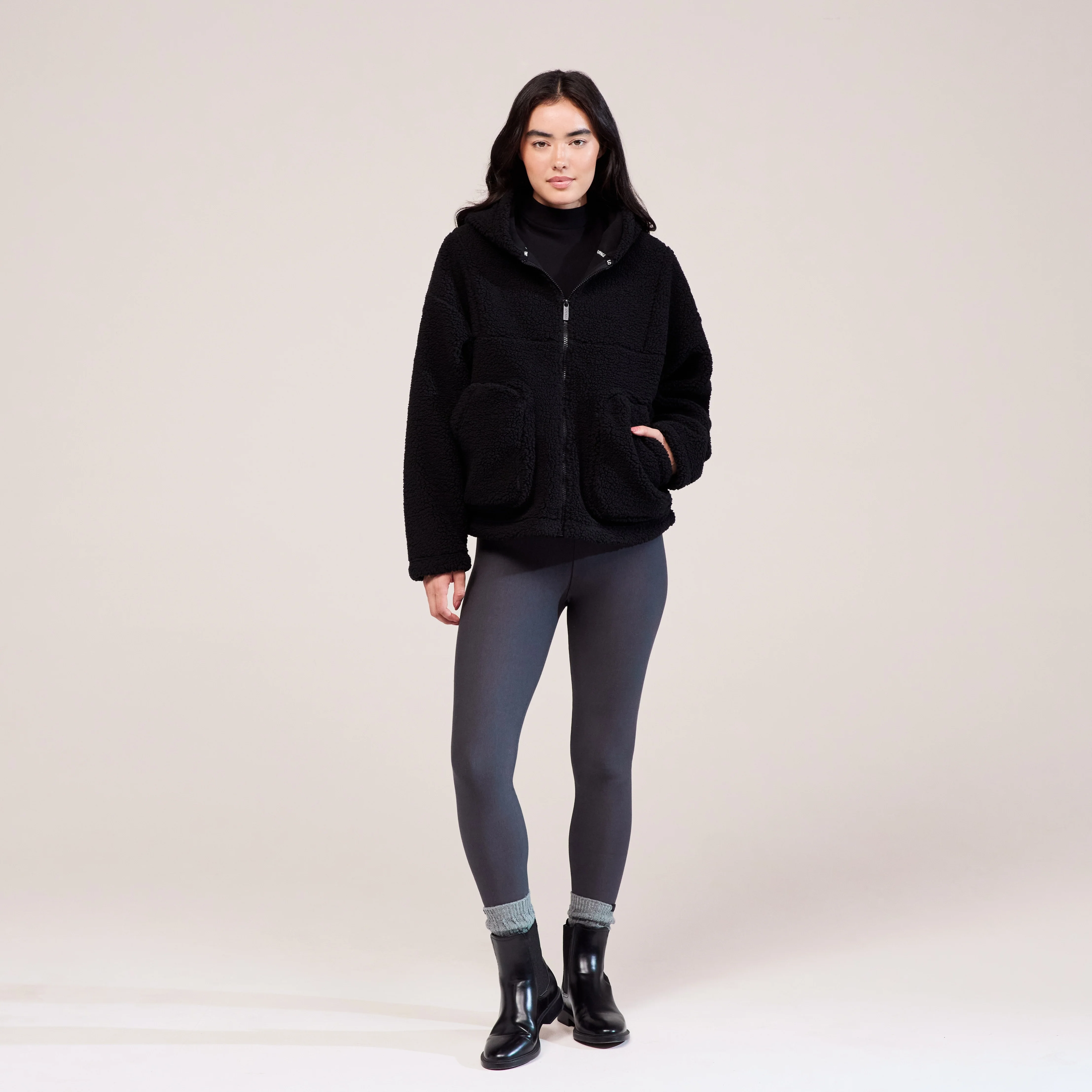 Borg Fleece - Black - Image 5