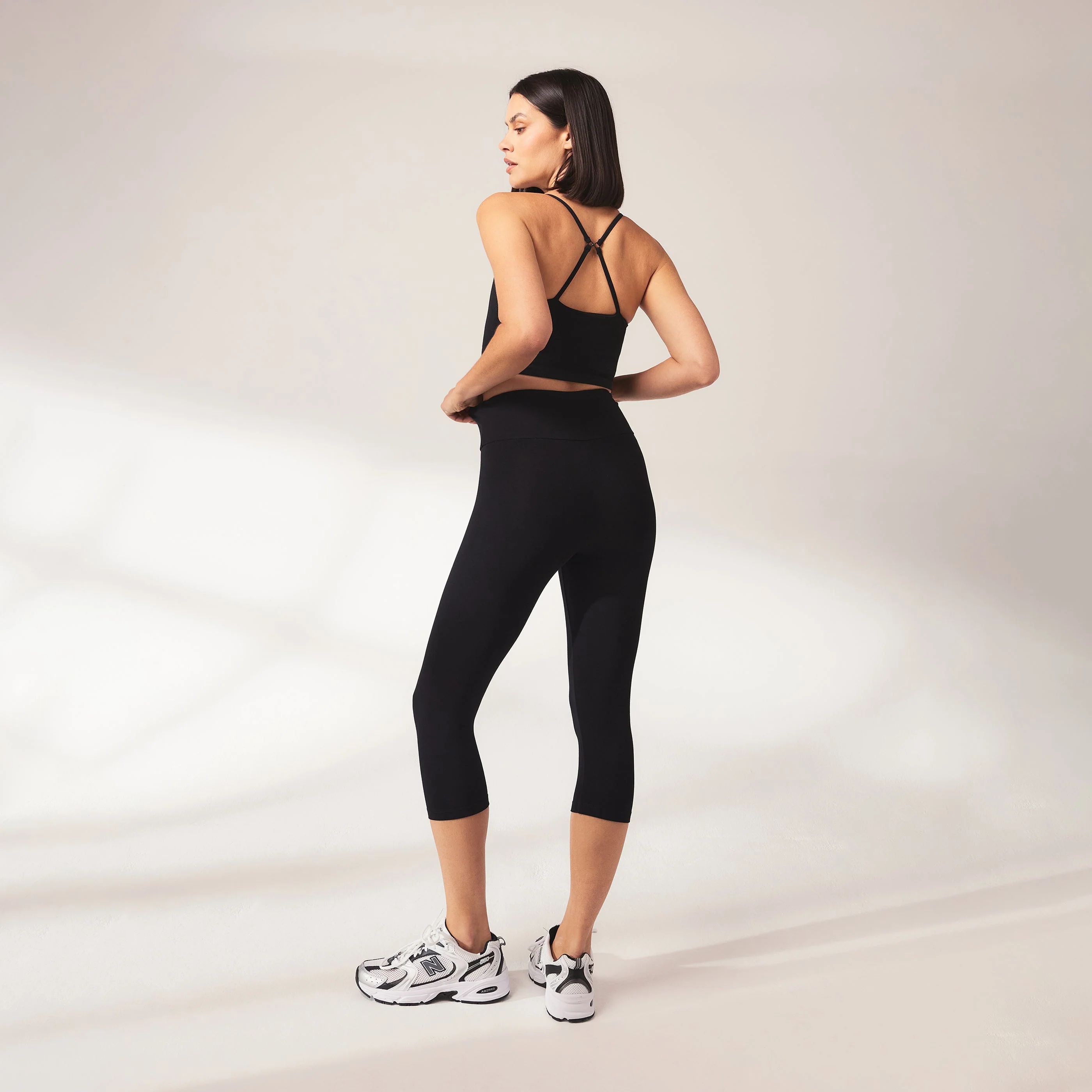 Cropped Lightweight Leggings - Black - Image 3