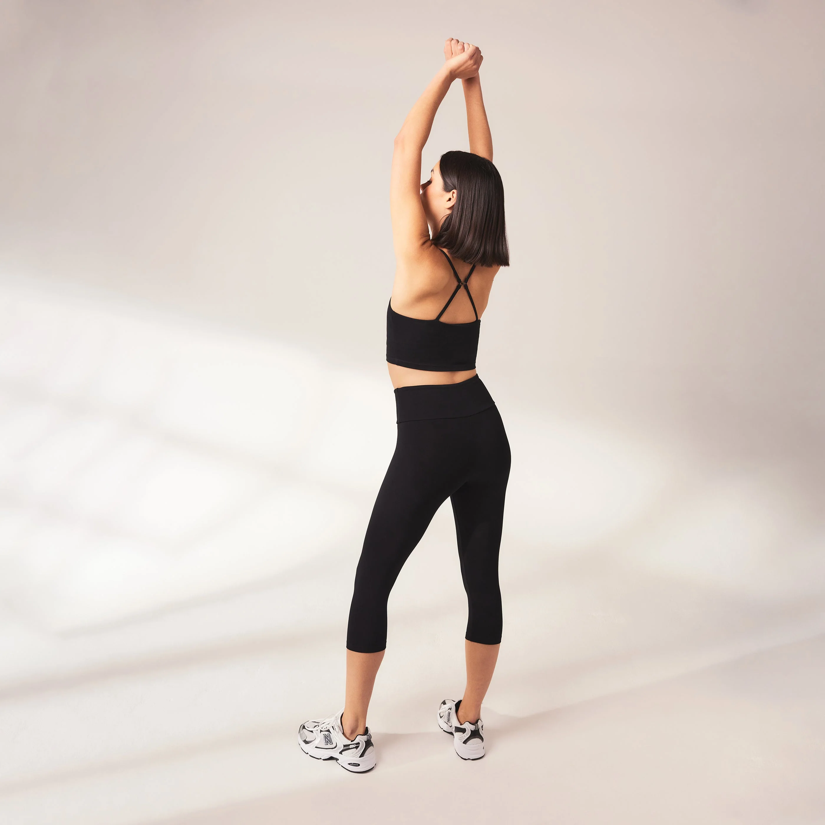 Cropped Lightweight Leggings - Black - Image 5