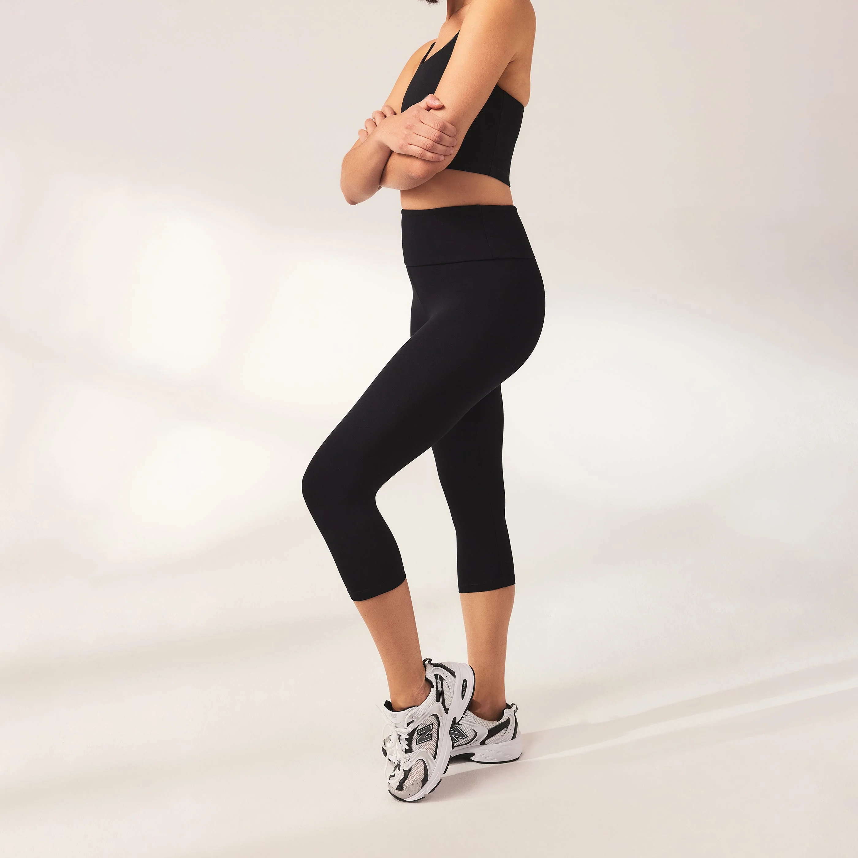 Cropped Lightweight Leggings - Black - Image 6