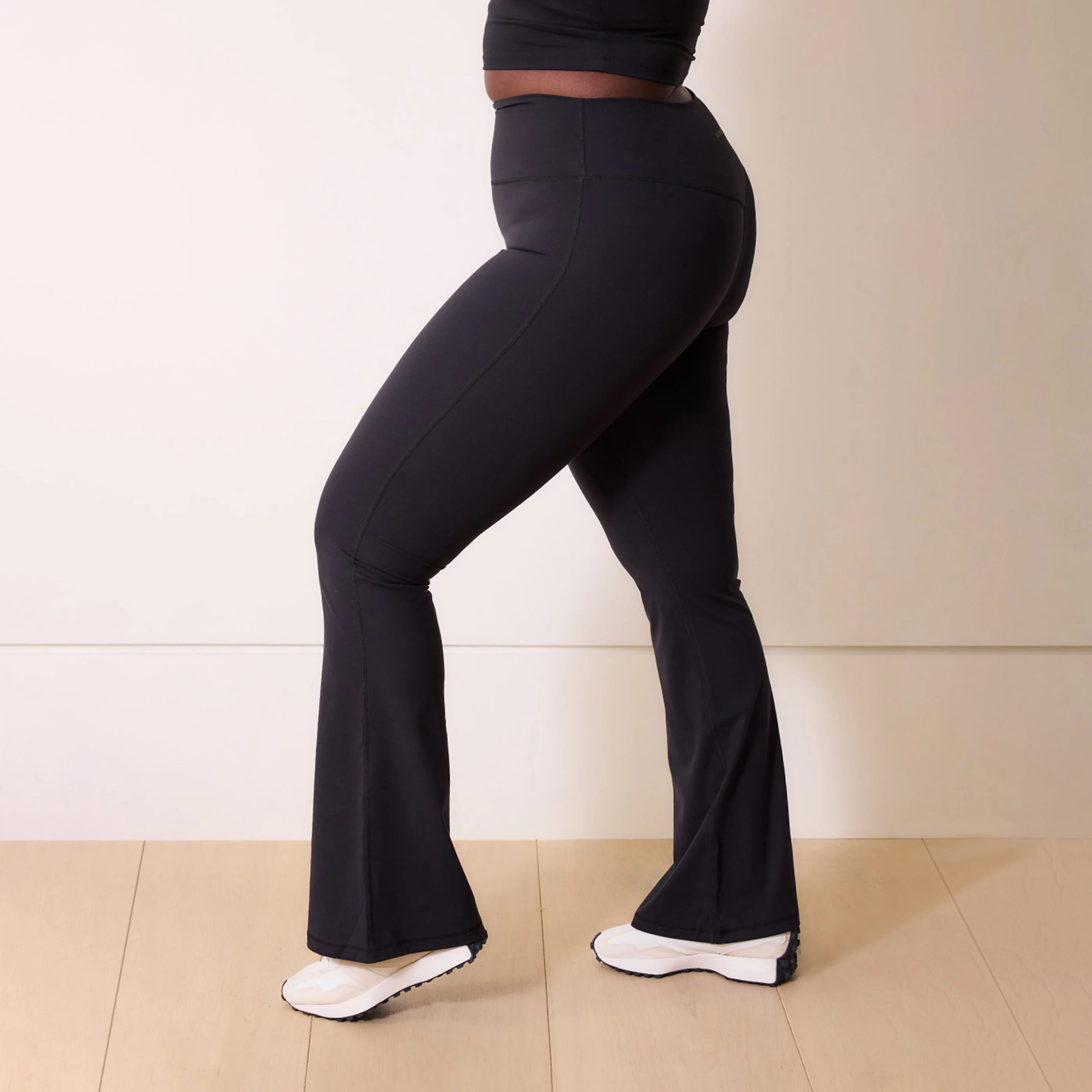 Curve 24/7 Revitalise Flare Leggings - Midnight Black - Image 4