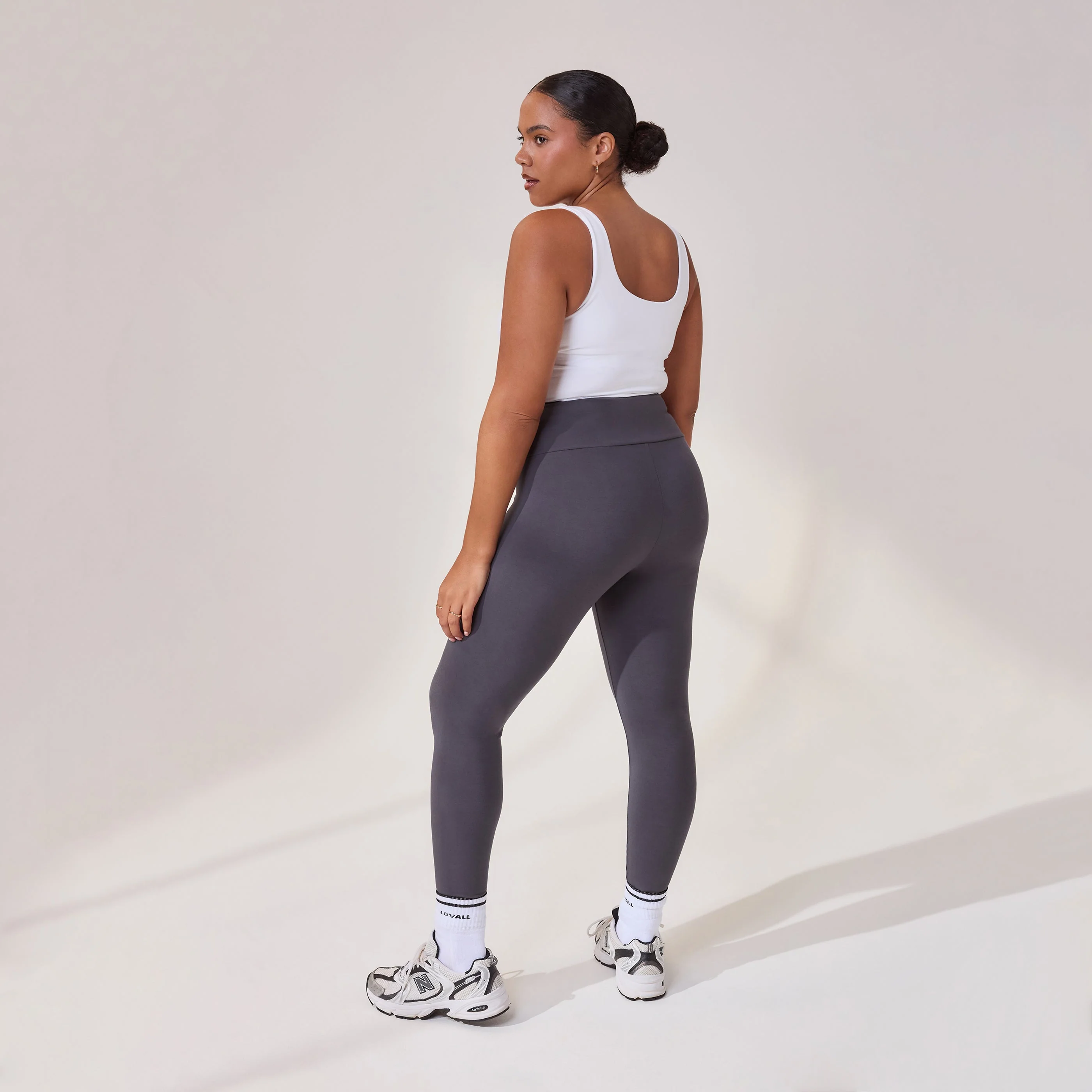 Curve Lightweight Everyday High Waisted Leggings - Odyssey Grey - Image 3