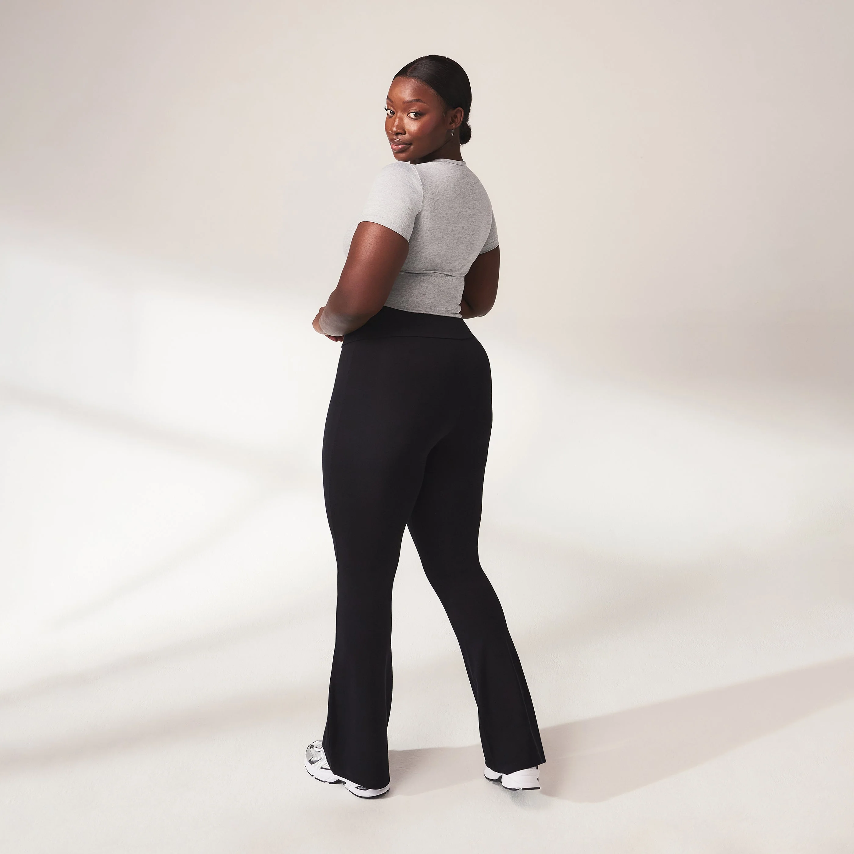 Curve lightweight Flare Leggings - Black - Image 3