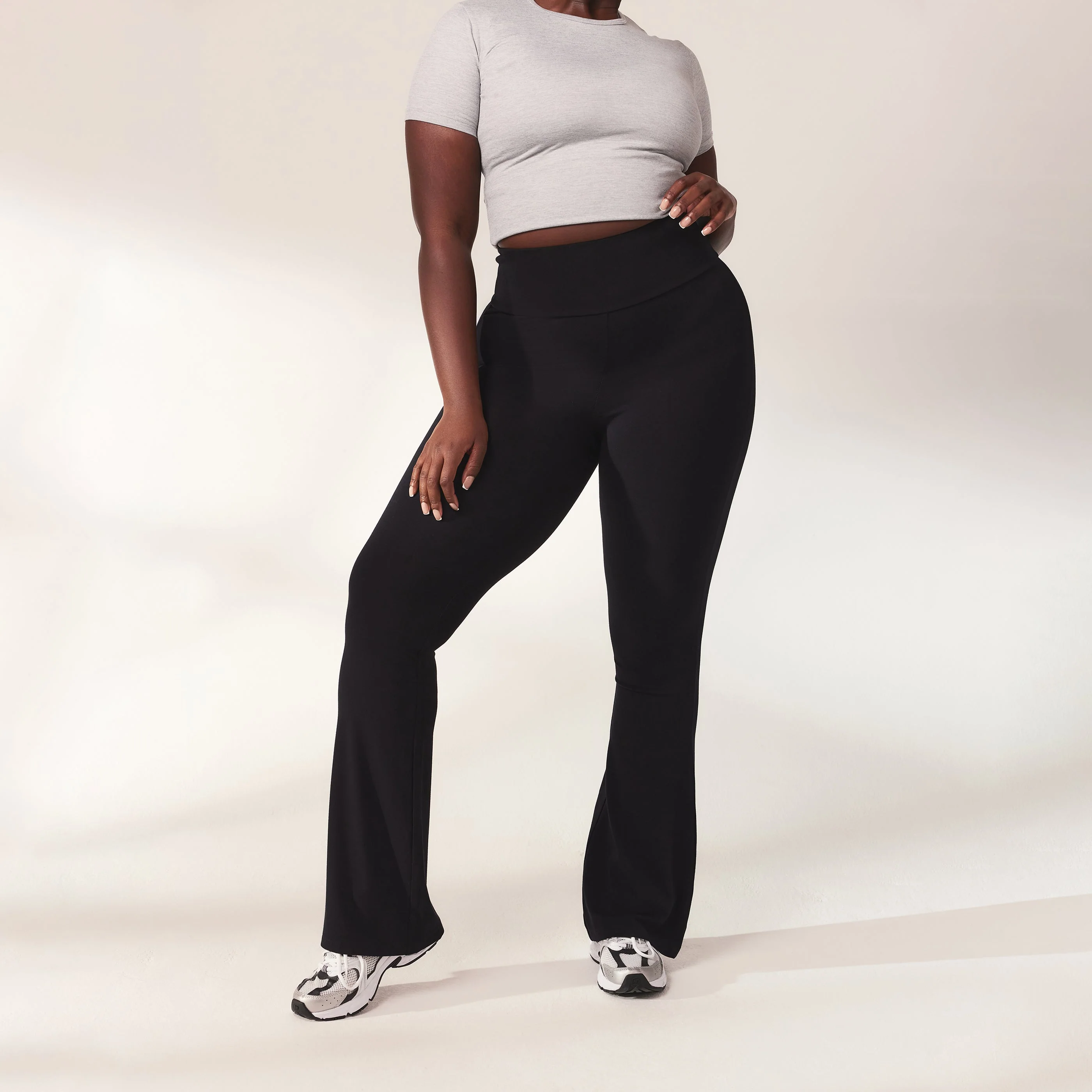 Curve lightweight Flare Leggings - Black - Image 5