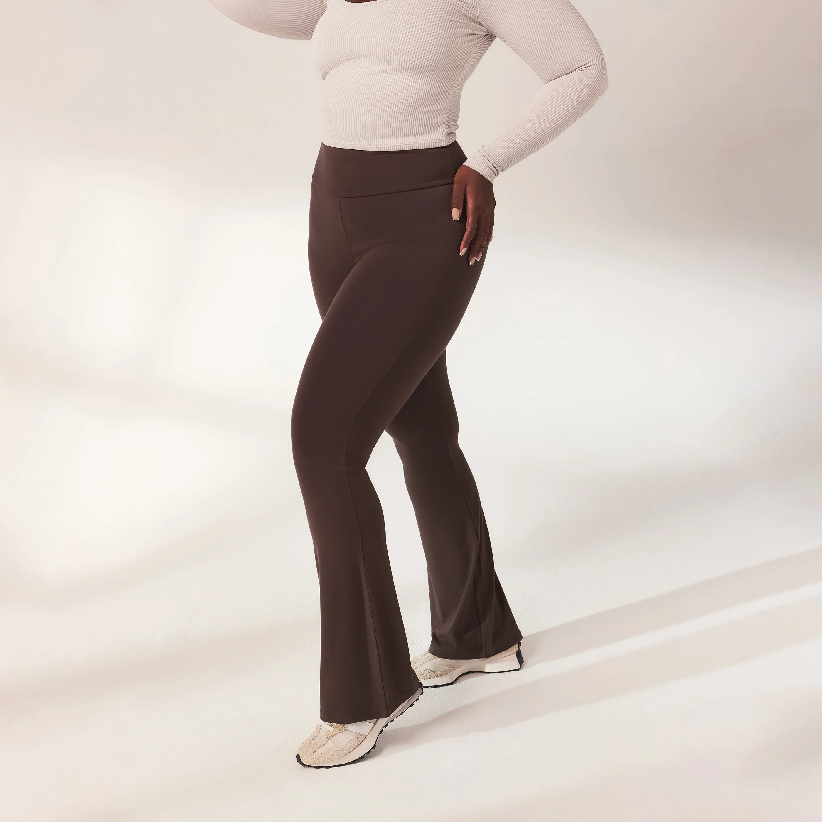 Curve lightweight Flare Leggings - Espresso Brown - Image 5
