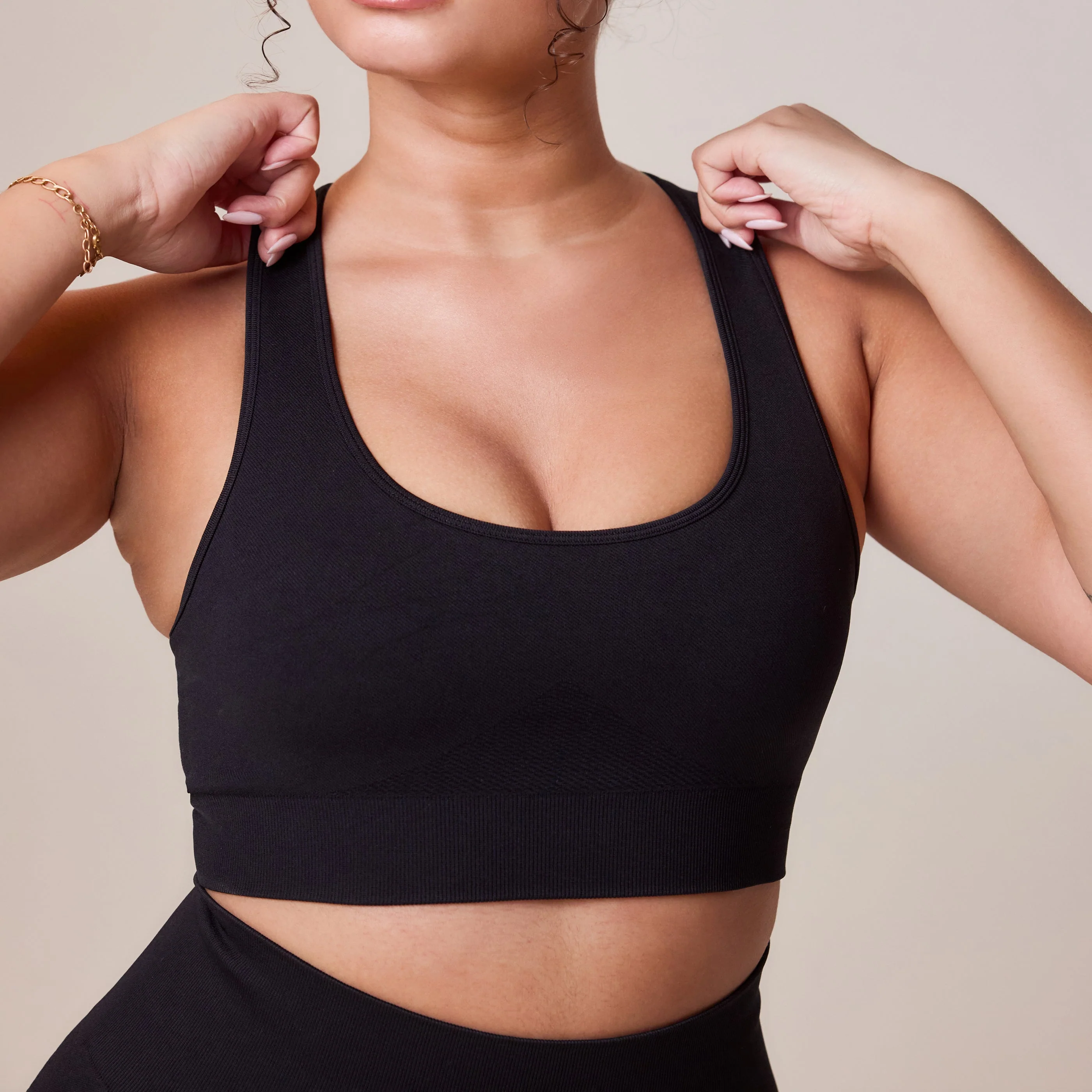 Curve Sculpt Seamless Sports Bra - Black - Image 4
