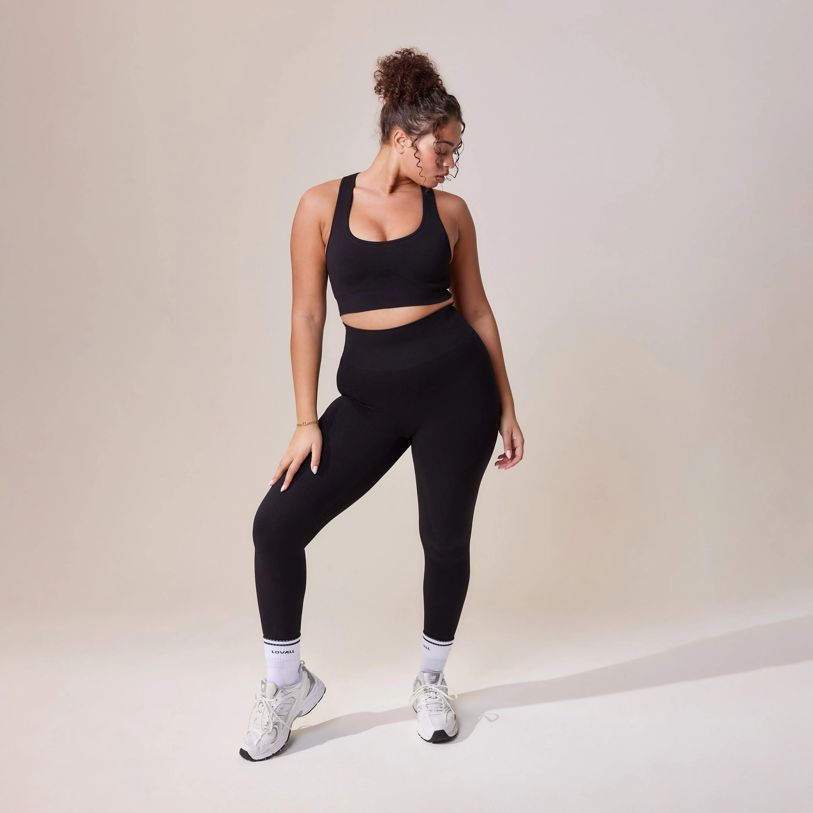 Curve Sculpt Seamless Sports Bra - Black - Image 5
