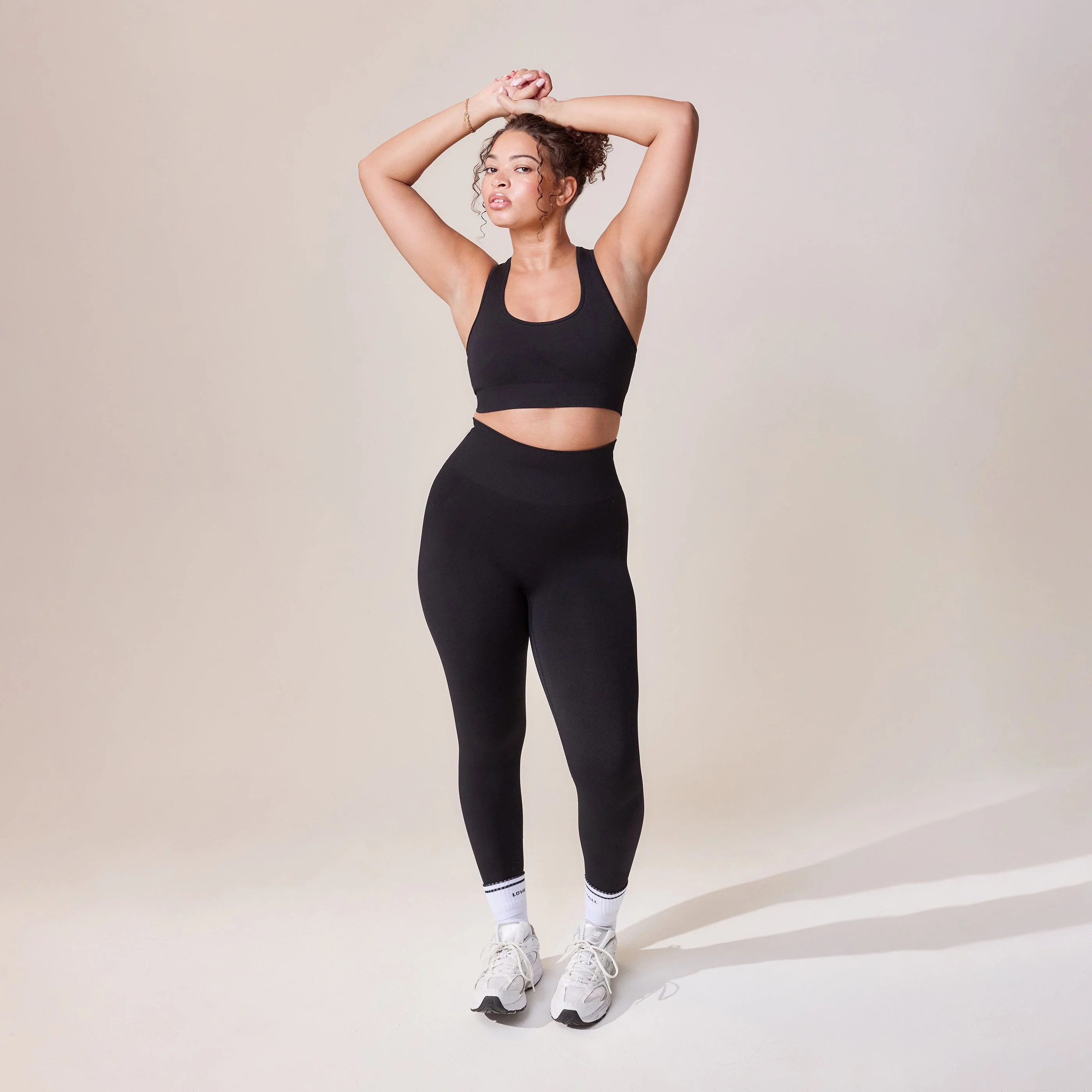 Curve Sculpt Seamless Sports Bra - Black - Image 6