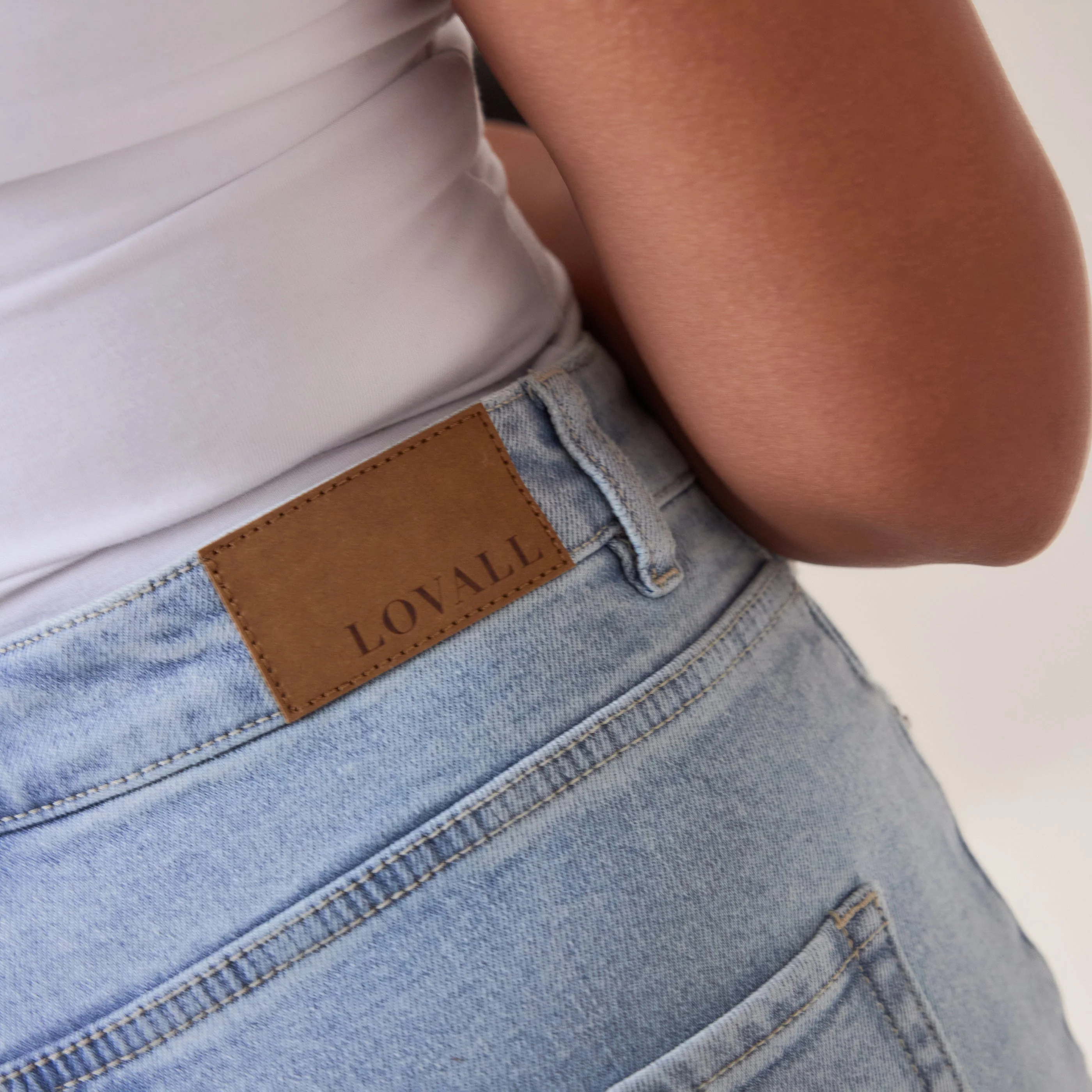 Curve Straight Jeans - Light Bleach - Image 4