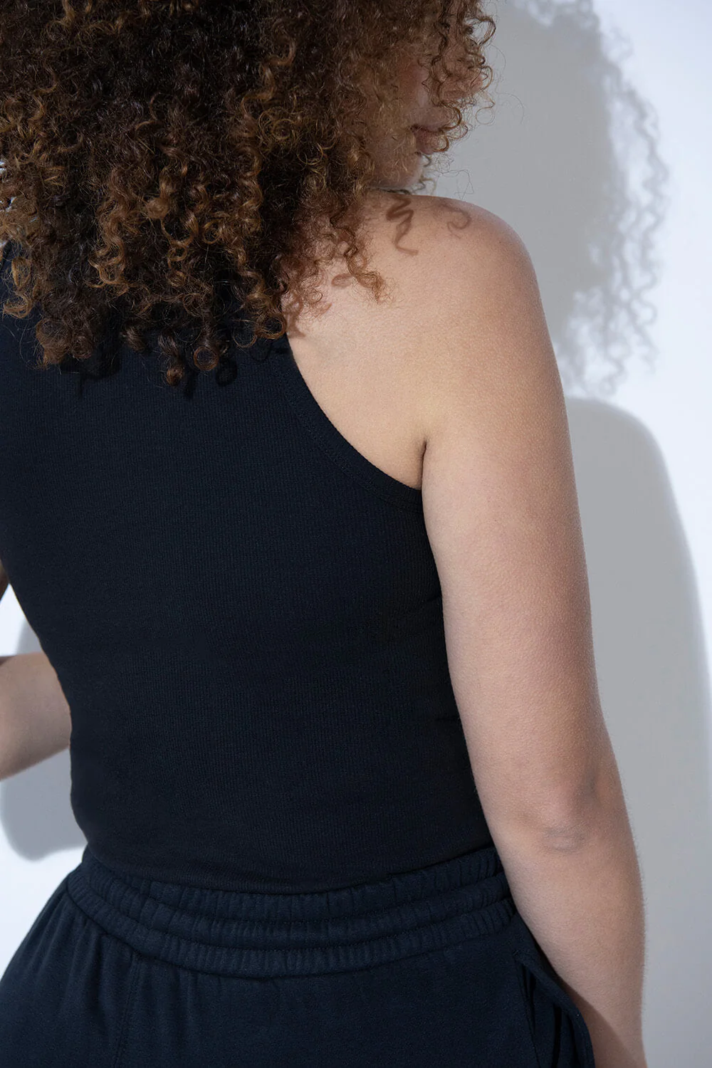 Curve Cotton Rib Tank - Black - Image 5
