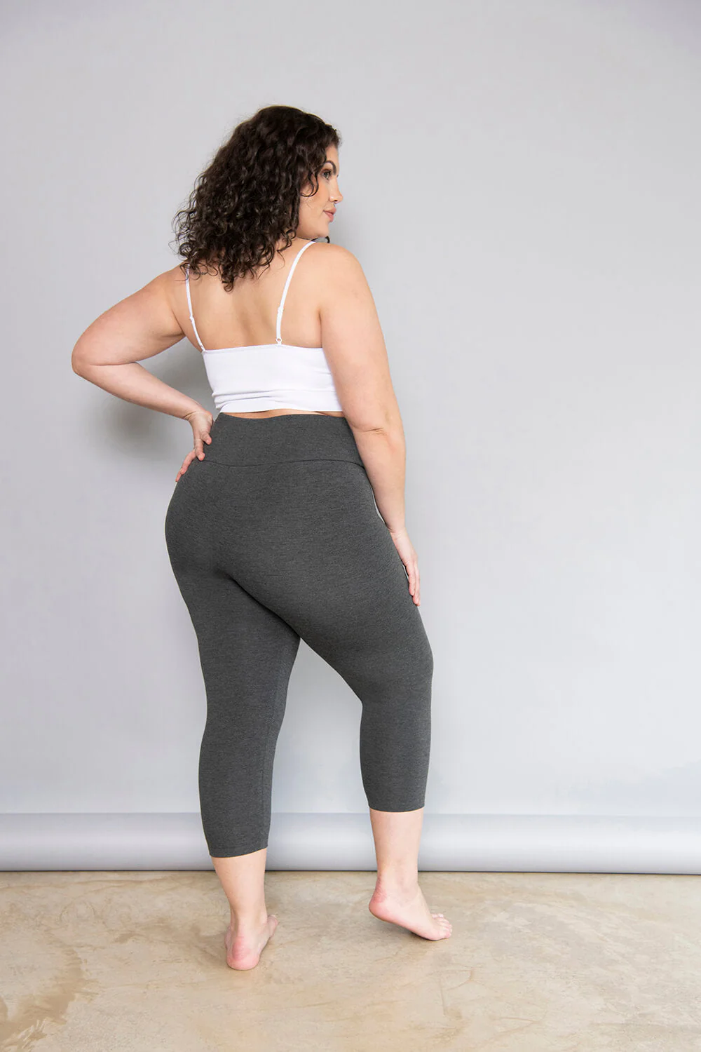 Curve Cropped Lightweight Leggings - Dark Grey - Image 4
