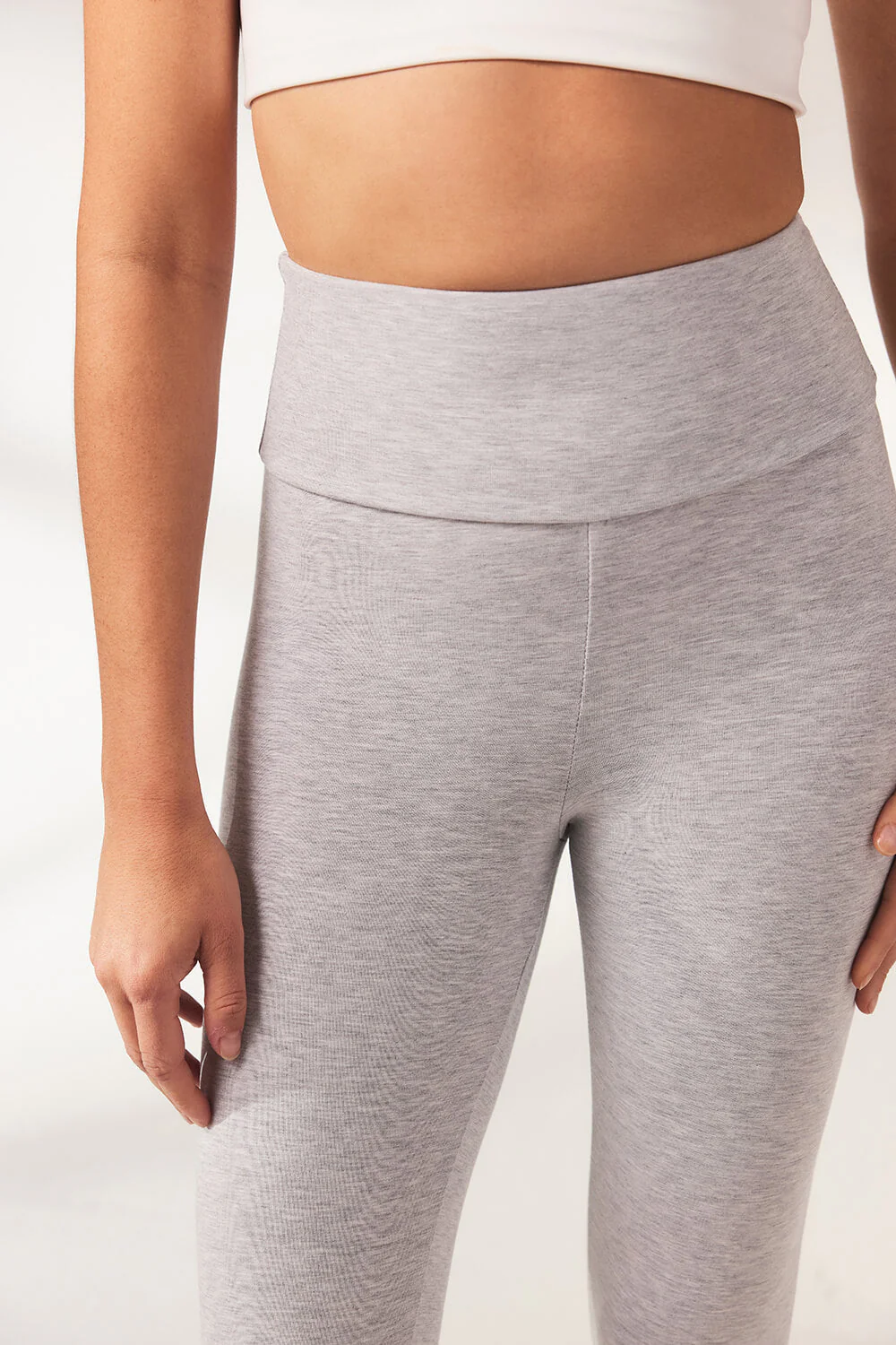 Curve Cropped Lightweight Leggings - Light Grey - Image 3