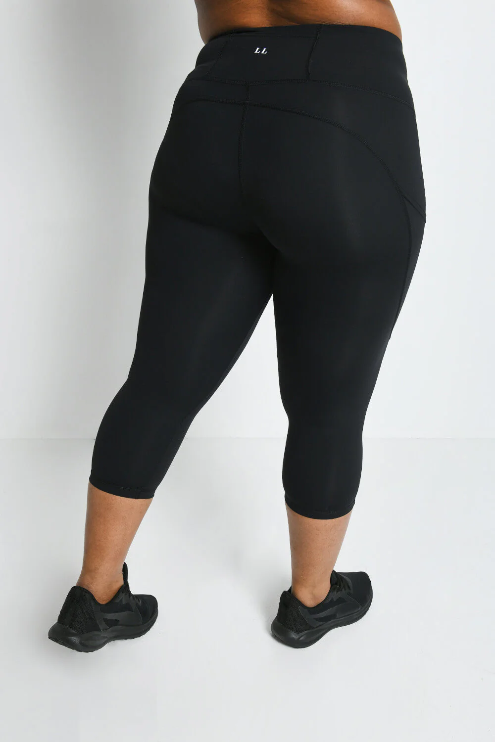 Curve Energise Cropped Sports Leggings - Midnight Black - Image 3