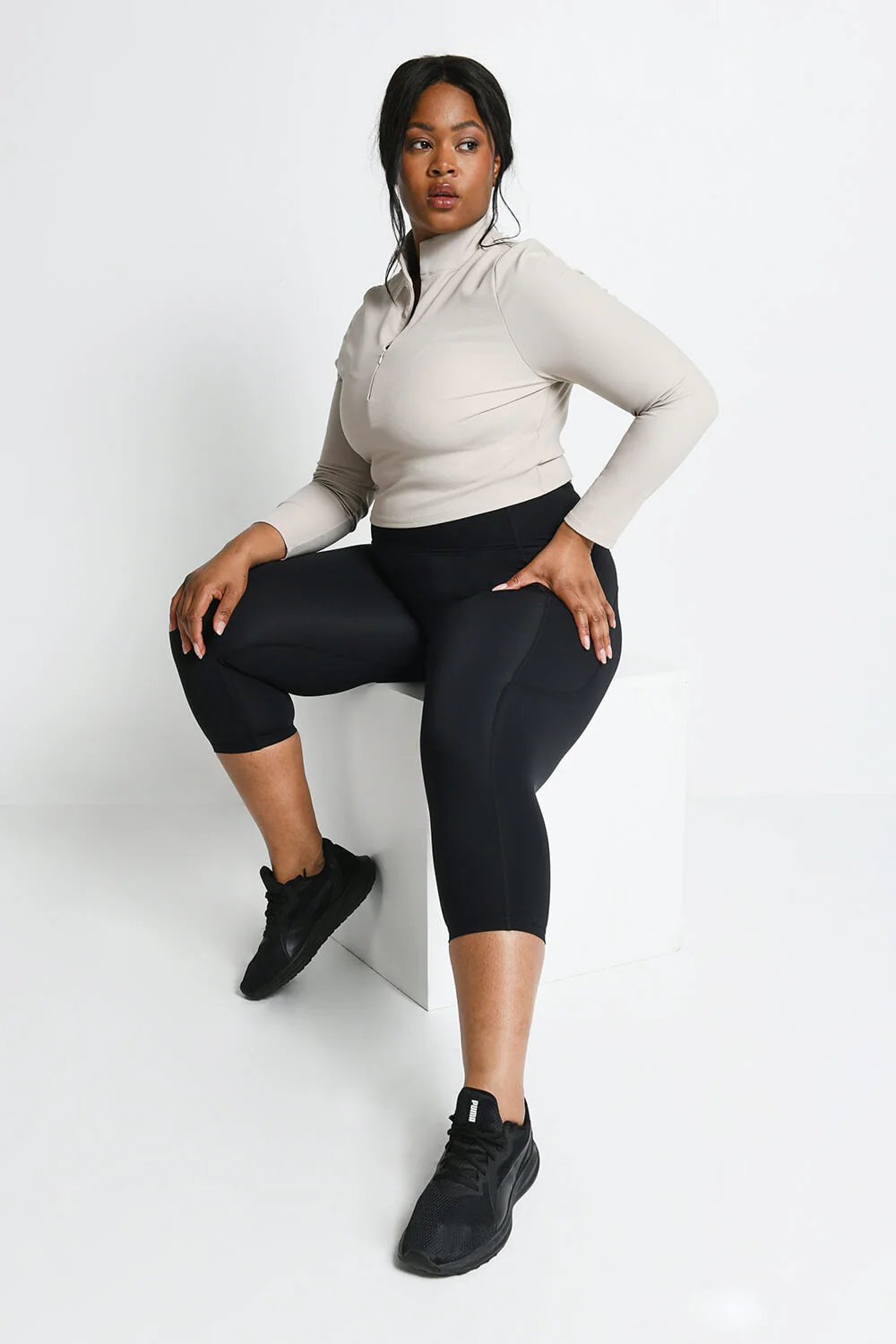 Curve Energise Cropped Sports Leggings - Midnight Black - Image 5