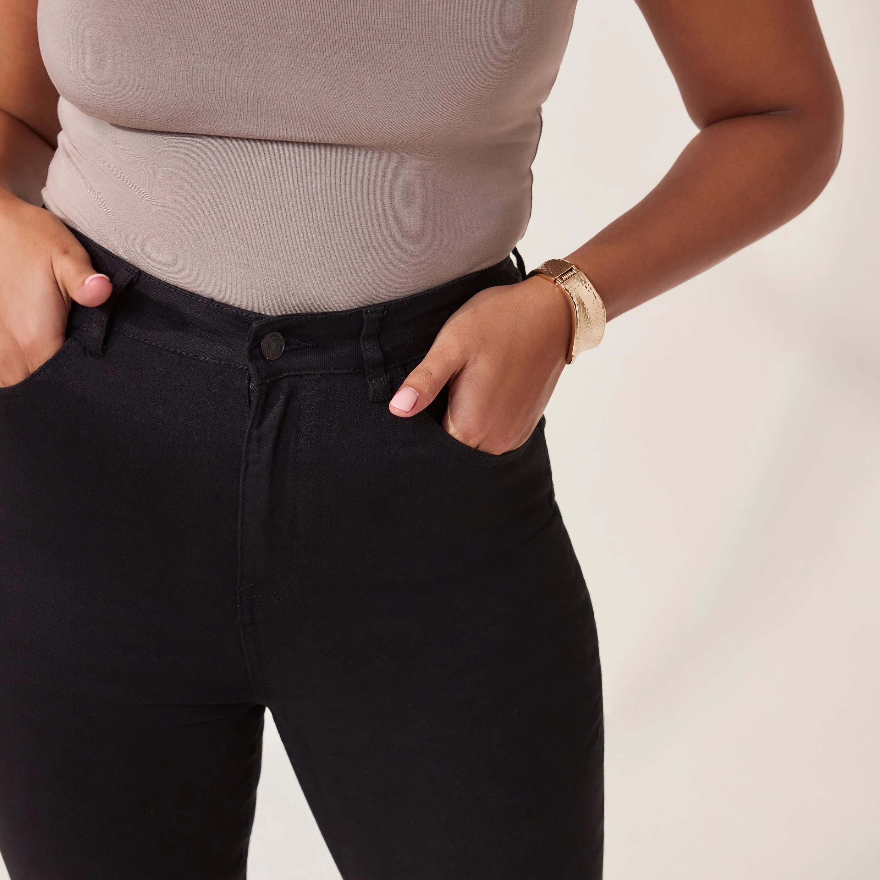 Curve Lift & Shape Jeans - Black - Image 4