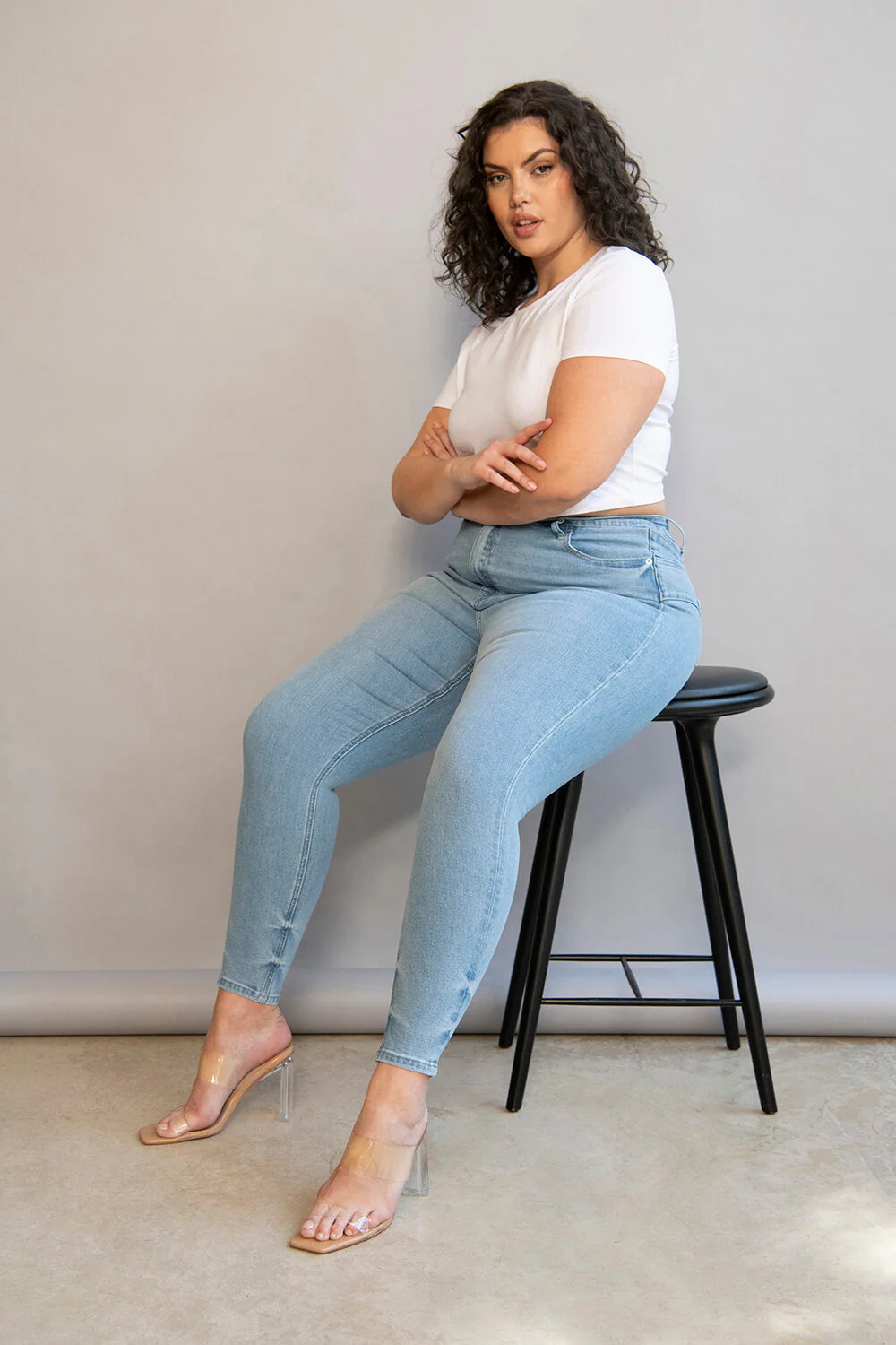 Curve Lift & Shape Jeans - Light Bleach - Image 2