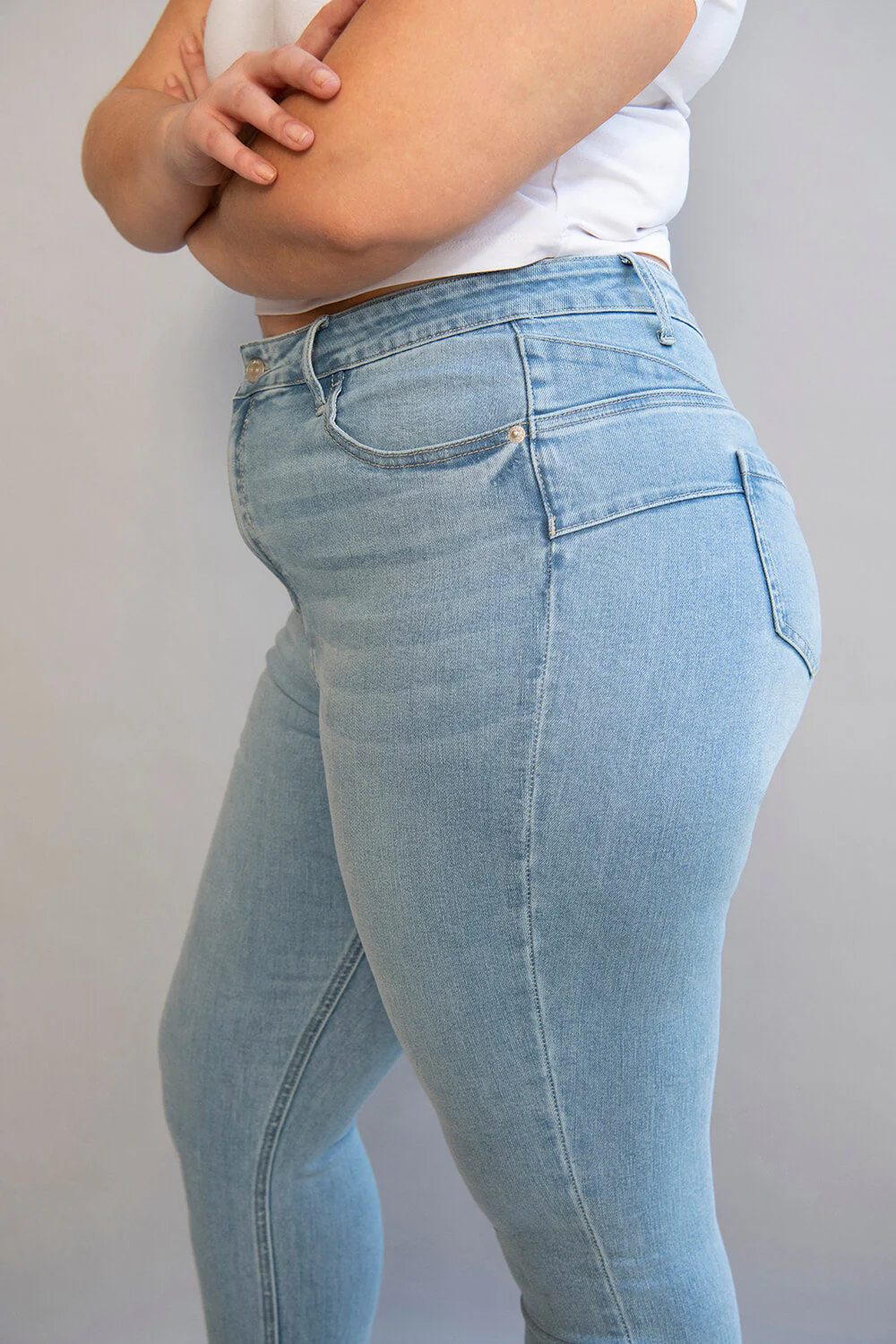 Curve Lift & Shape Jeans - Light Bleach - Image 4