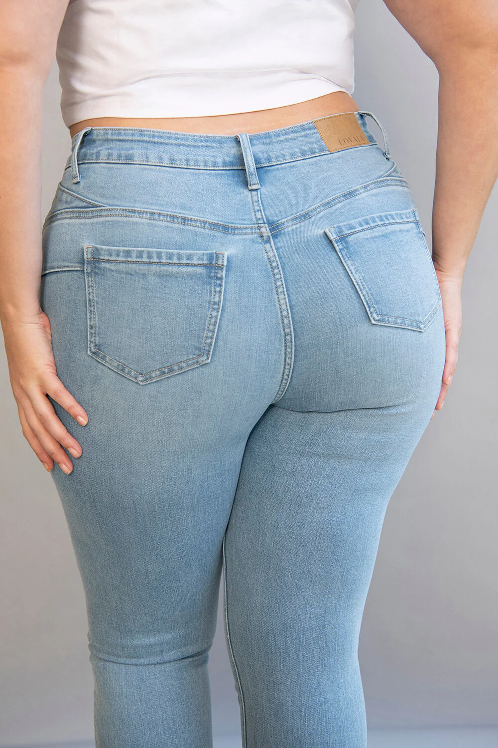 Curve Lift & Shape Jeans - Light Bleach - Image 5
