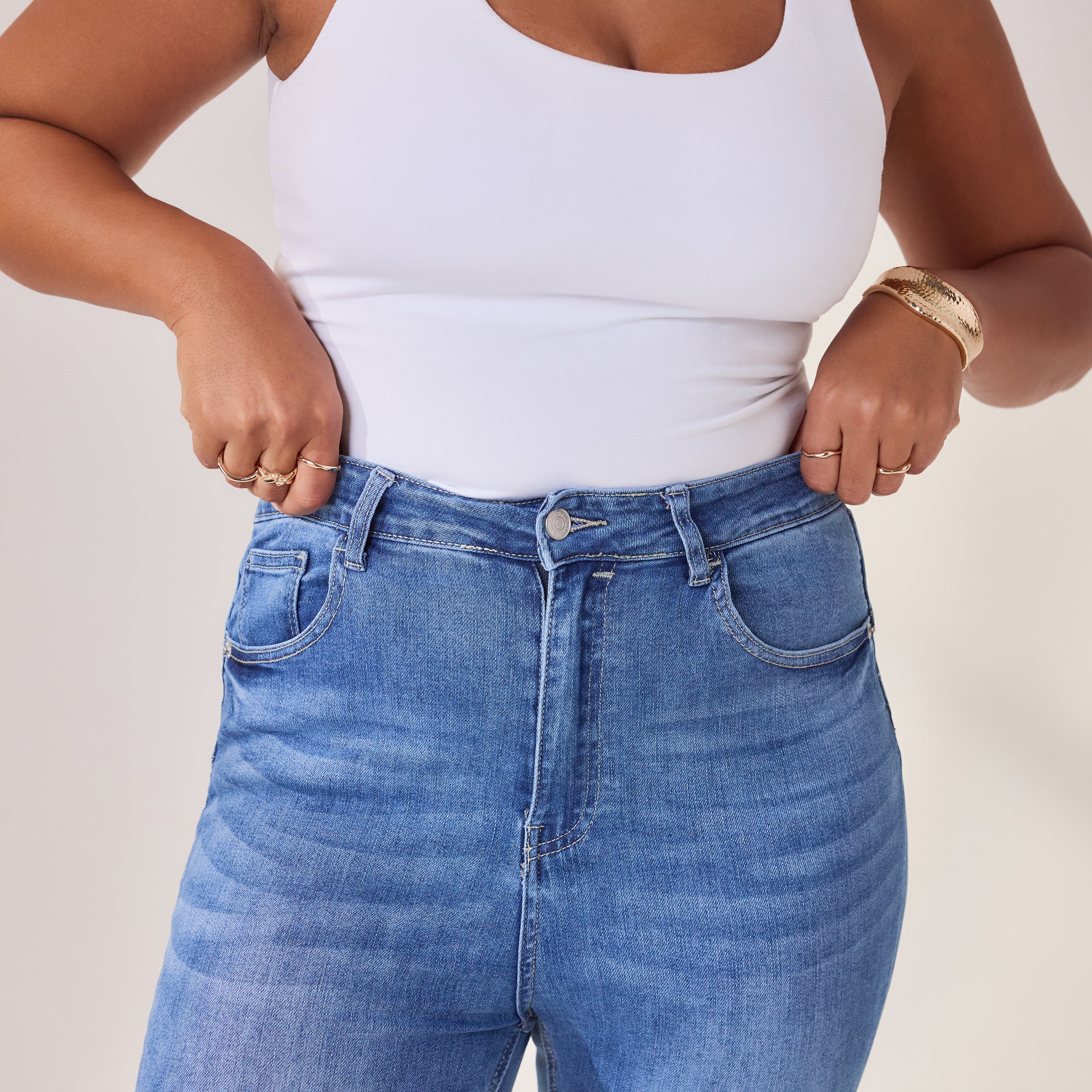 Curve Lift & Shape Jeans - Mid Blue - Image 4