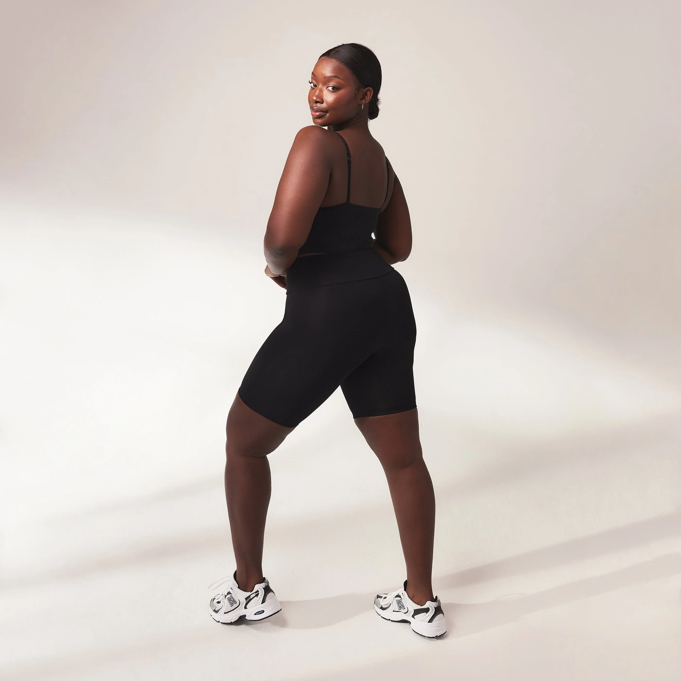Curve Lightweight Everyday Cycling Shorts - Black - Image 3