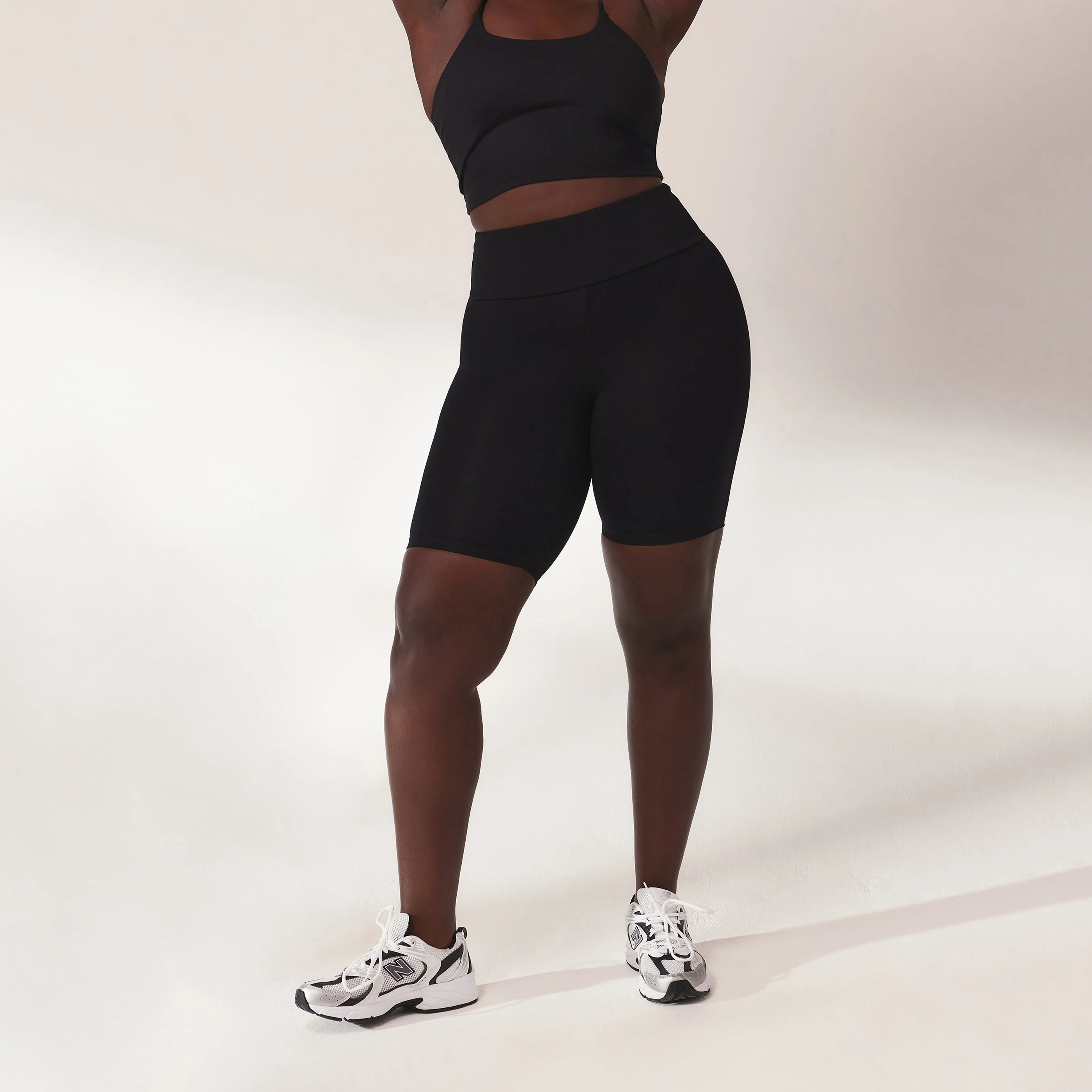 Curve Lightweight Everyday Cycling Shorts - Black - Image 4