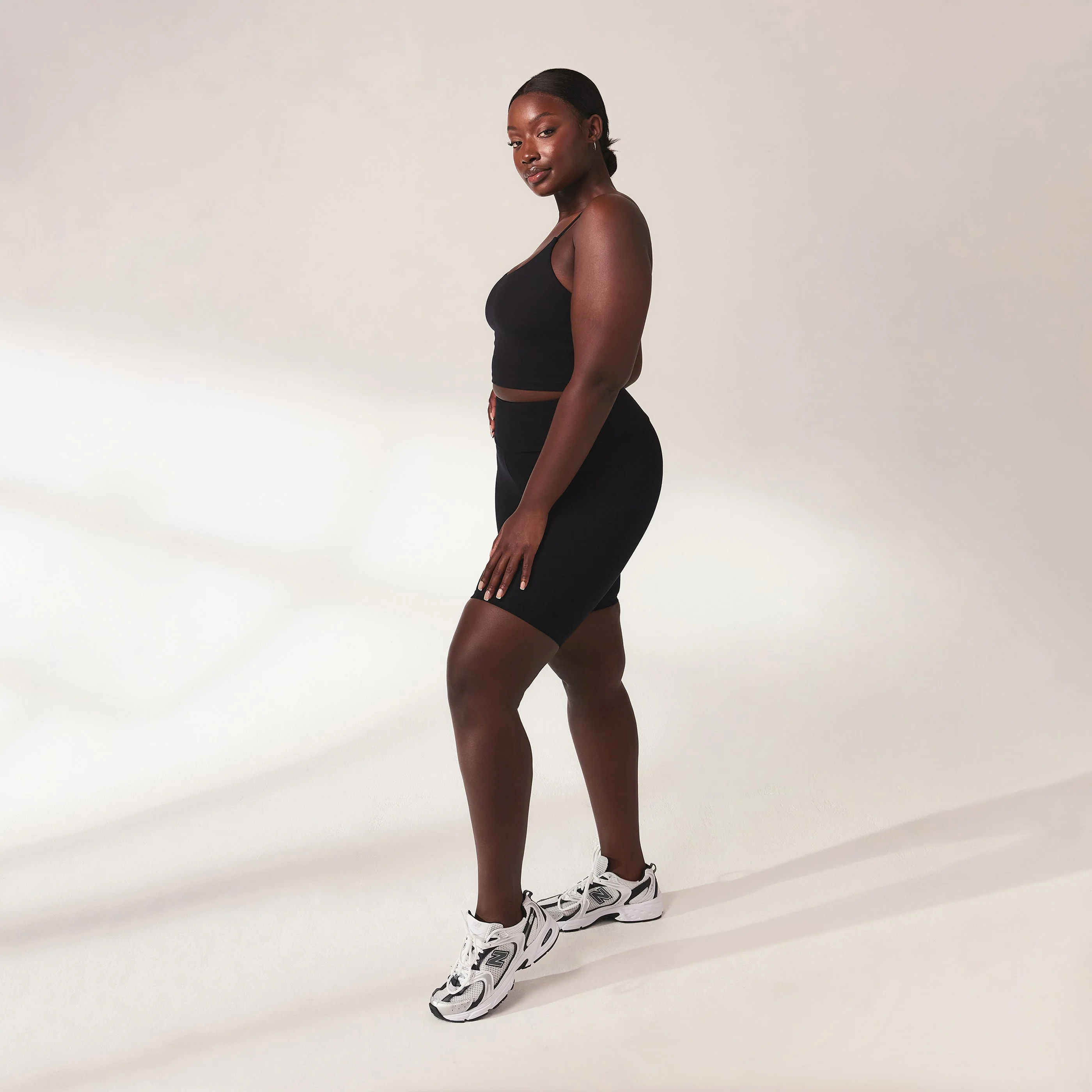 Curve Lightweight Everyday Cycling Shorts - Black - Image 6