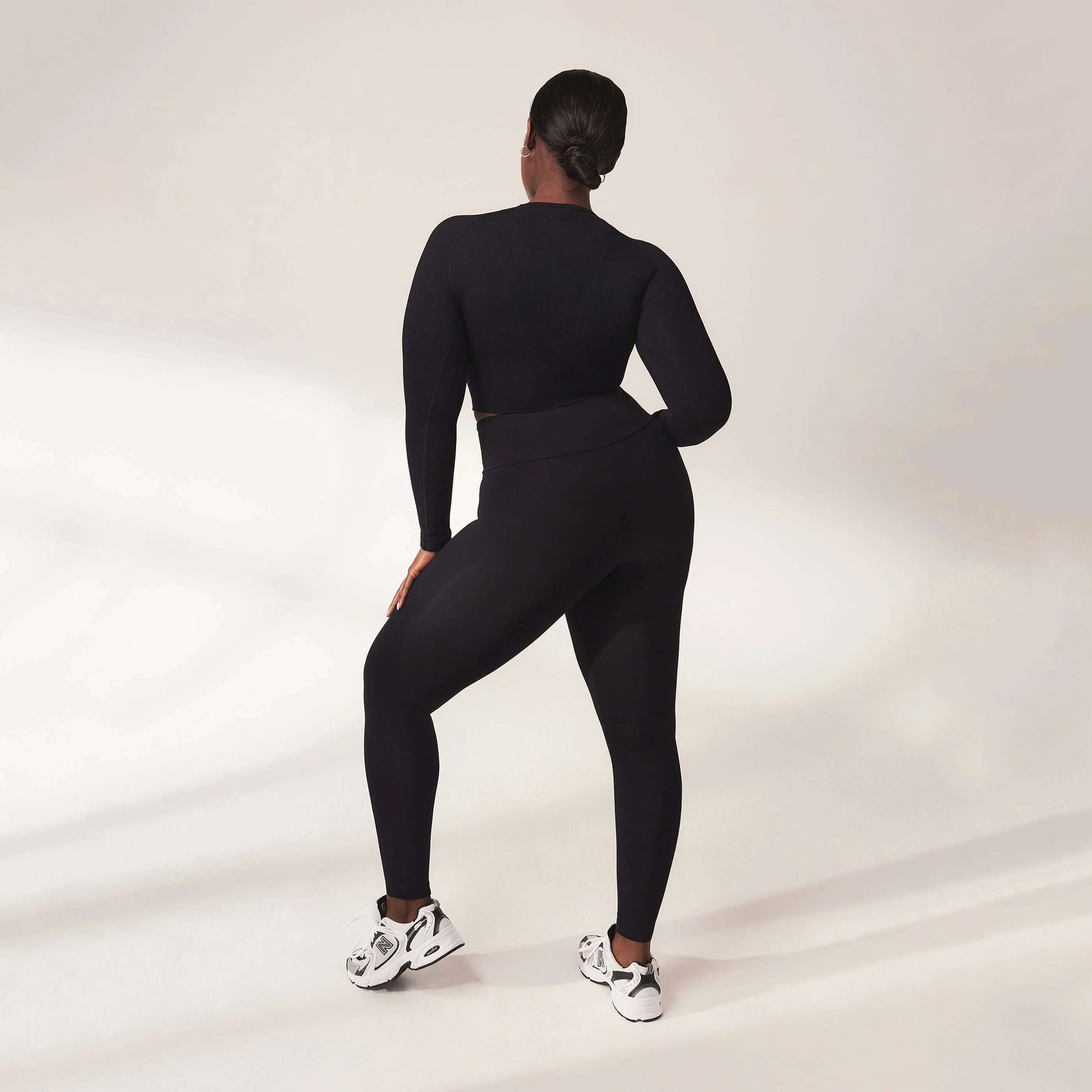 Curve Lightweight Everyday High Waisted Leggings - Black - Image 3