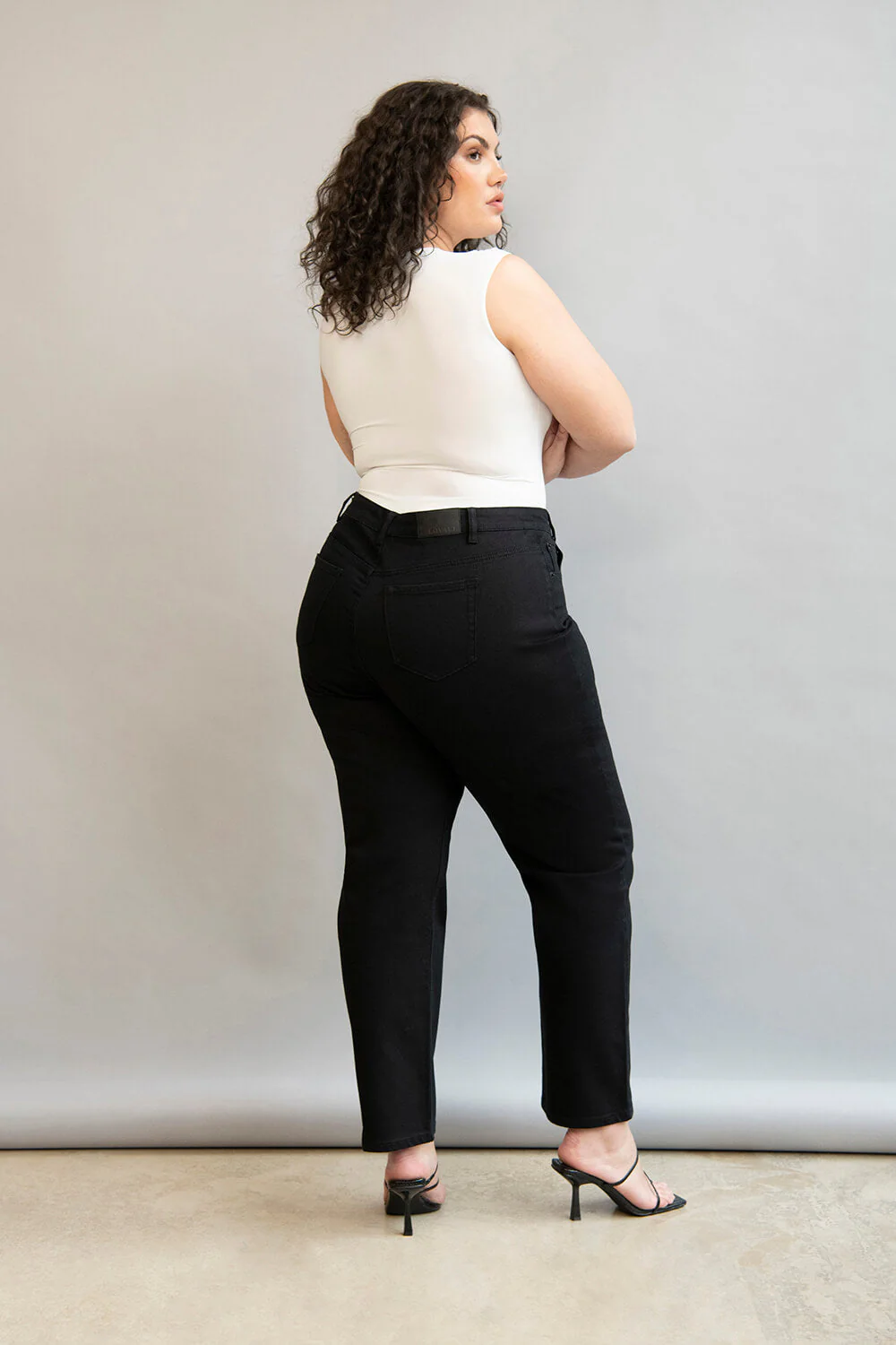 Curve Straight Jeans - Black - Image 4