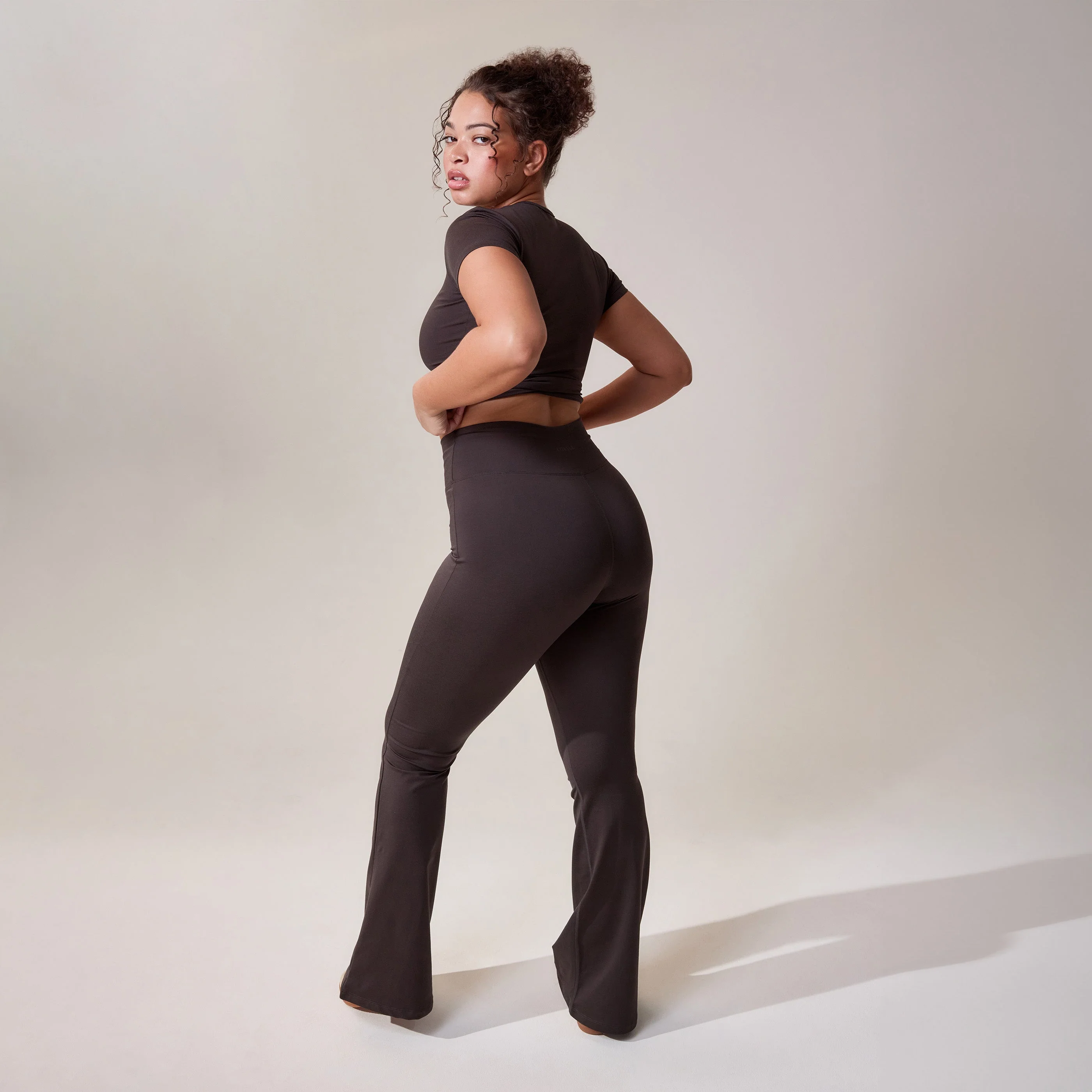 Ultimate Everyday Flare Leggings - Black Coffee - Image 3